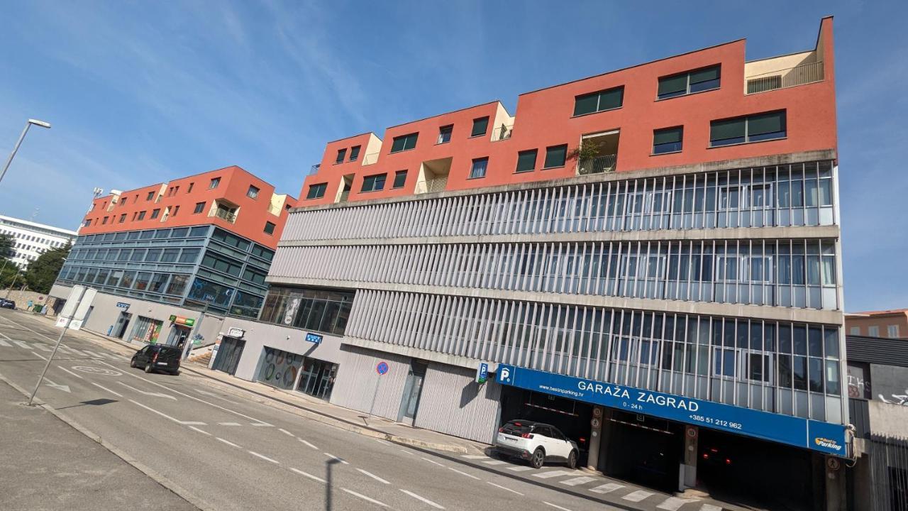 Downtown Fiume, Underground Garage Within The Property Bagian luar foto