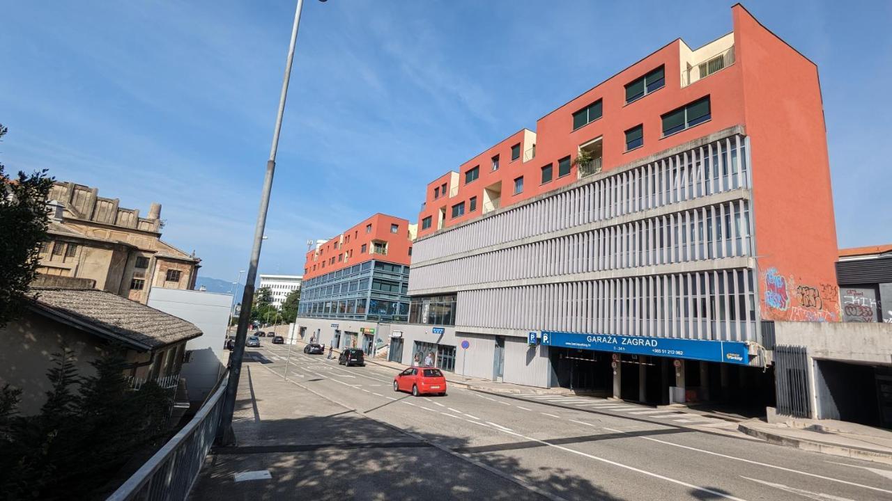 Downtown Fiume, Underground Garage Within The Property Bagian luar foto